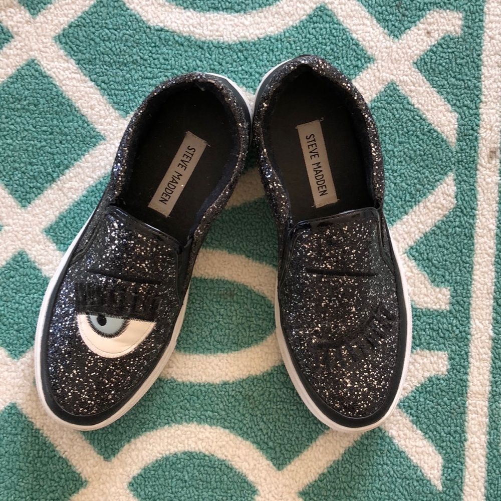 Wink slip ons